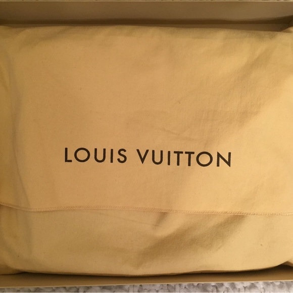 LOUIS VUITTON DISTRICT MM DAMIER GRAPHITE MESSENGER BAG - Picture 3 of 4